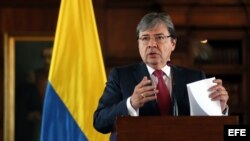 El canciller de Colombia, Carlos Holmes Trujillo, habla durante una rueda de prensa hoy, viernes 10 de Agosto de 2018, en Bogotá (Colombia). Colombia tomó "la decisión política" de retirarse de la Unión de Naciones Suramericanas (Unasur), decisión que ya había anunciado el presidente Iván Duque por haberse convertido en un "cómplice de la dictadura venezolana", confirmó hoy el canciller Carlos Holmes Trujillo.