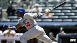 El jugador de los Dodgers Yasiel Puig en acción ante los Yanquis hoy, miércoles 19 de junio de 2013.